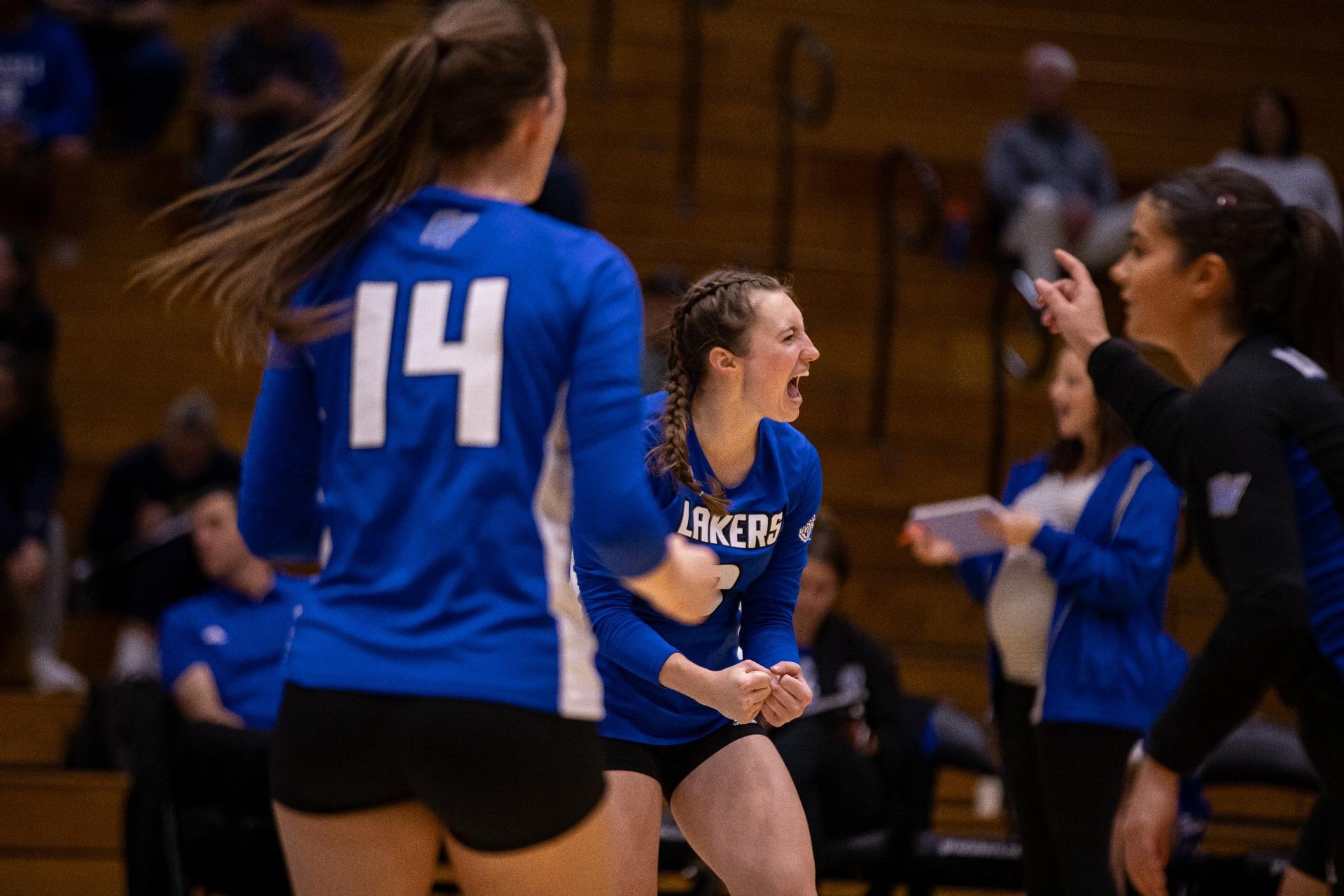 GV Volleyball Goes 2 1 In Measuring Stick Midwest Region Crossover