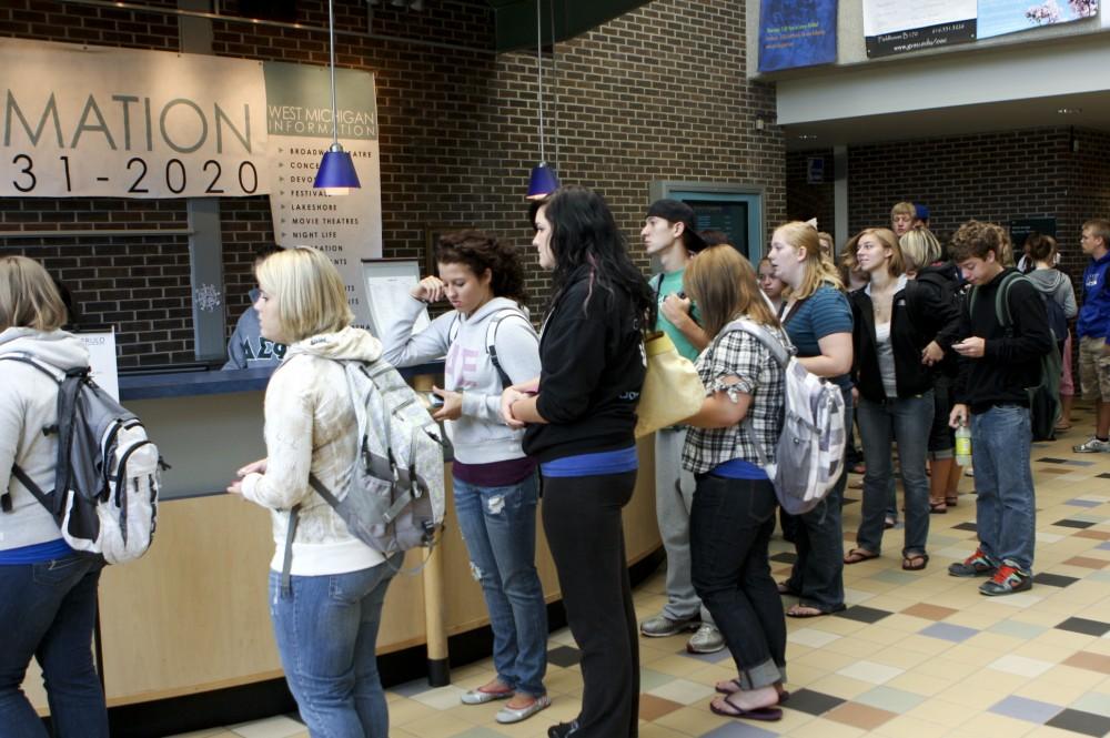 Students stand in line waiting to get tickets for the Jason Derulo show.