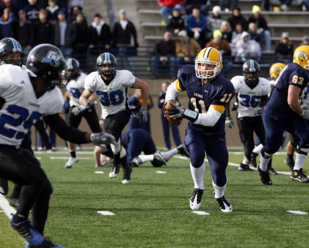 Augustana College quarterback Josh Hansons ability to scramble put pressure on GVSUs defense in the second round of the NCAA playoffs.