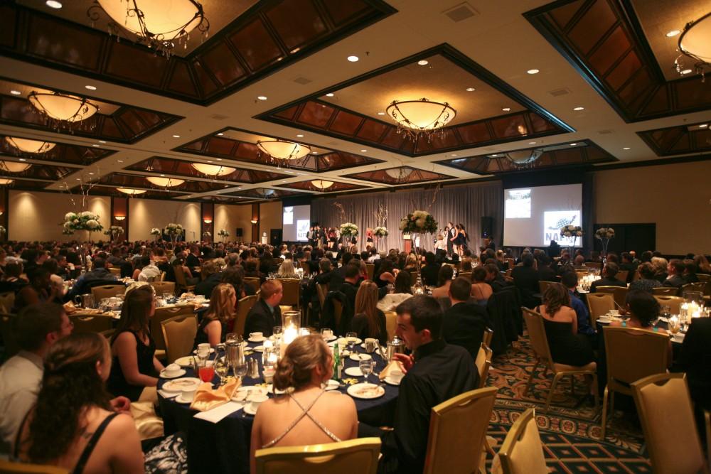 Students enjoy a meal at the Amway before the President's Ball