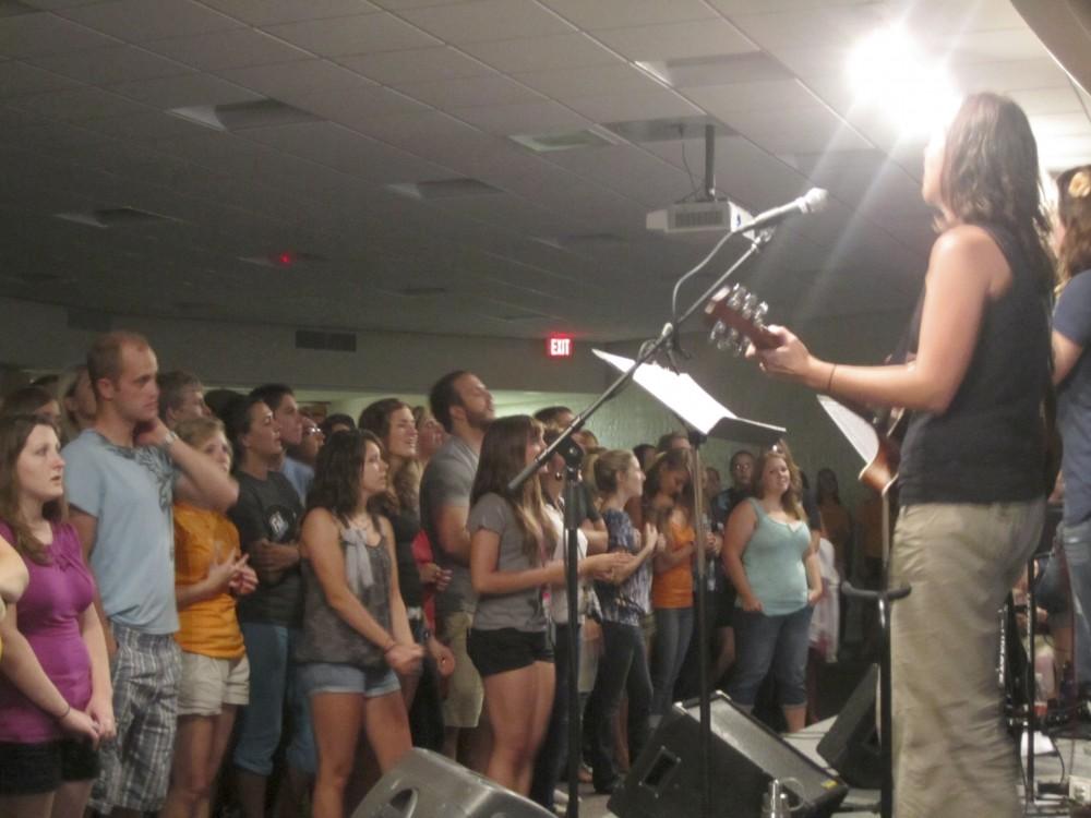 GVL/ Elizabeth Balboa
Students listen and sing along to the band at the Campus Praise Rally put on by Campus Ministry on Monday.