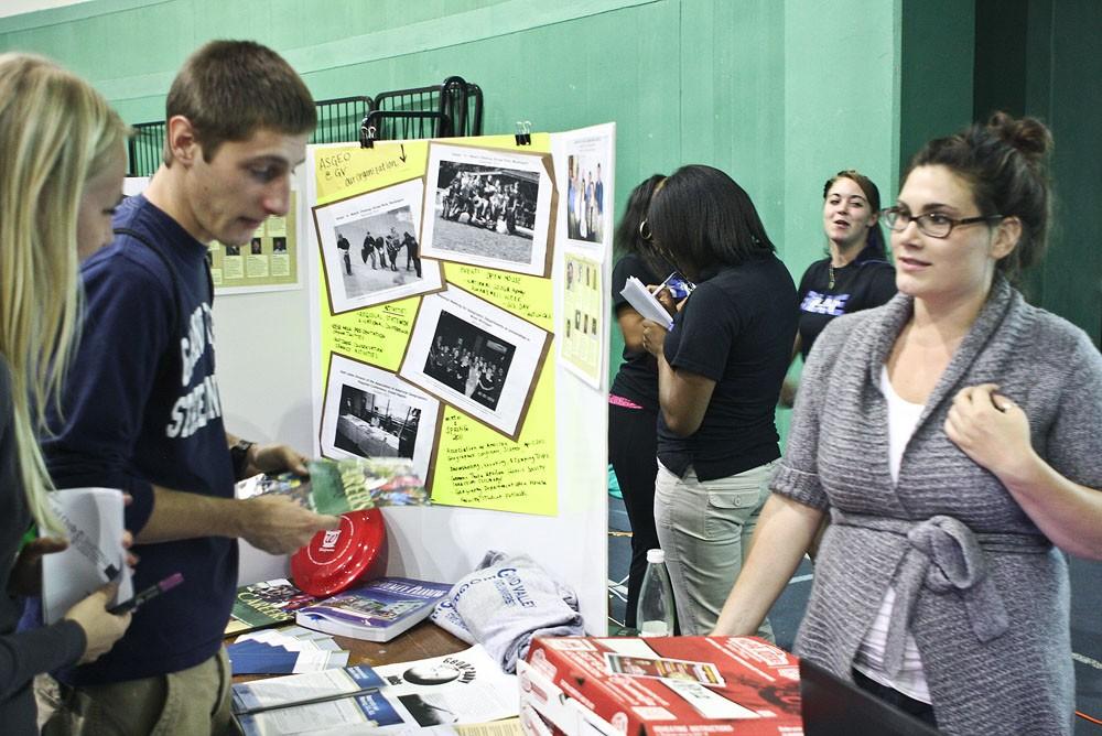 GVL / Nathan Mehmed
Interested students peruse the Geography Club table