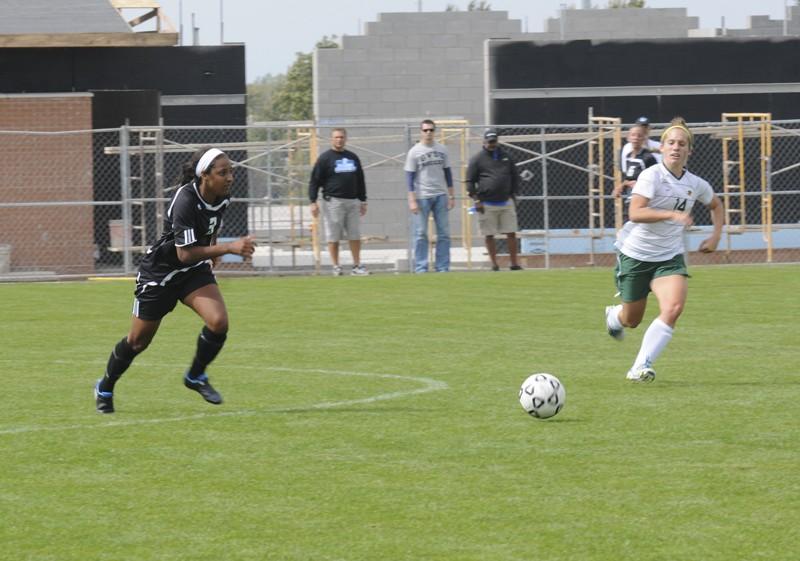 GVL/ Rane Martin
Sophomore defender Kayla Kimble brings the ball up the field during a past match.