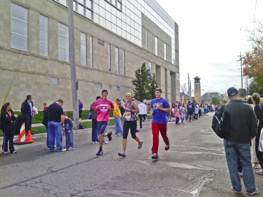 GVL / Rachel Melke
Staci Peterson finishes a marathon with her brother, GVSU senior Matt Peterson (left), and her boyfriend Bryce Bodtke