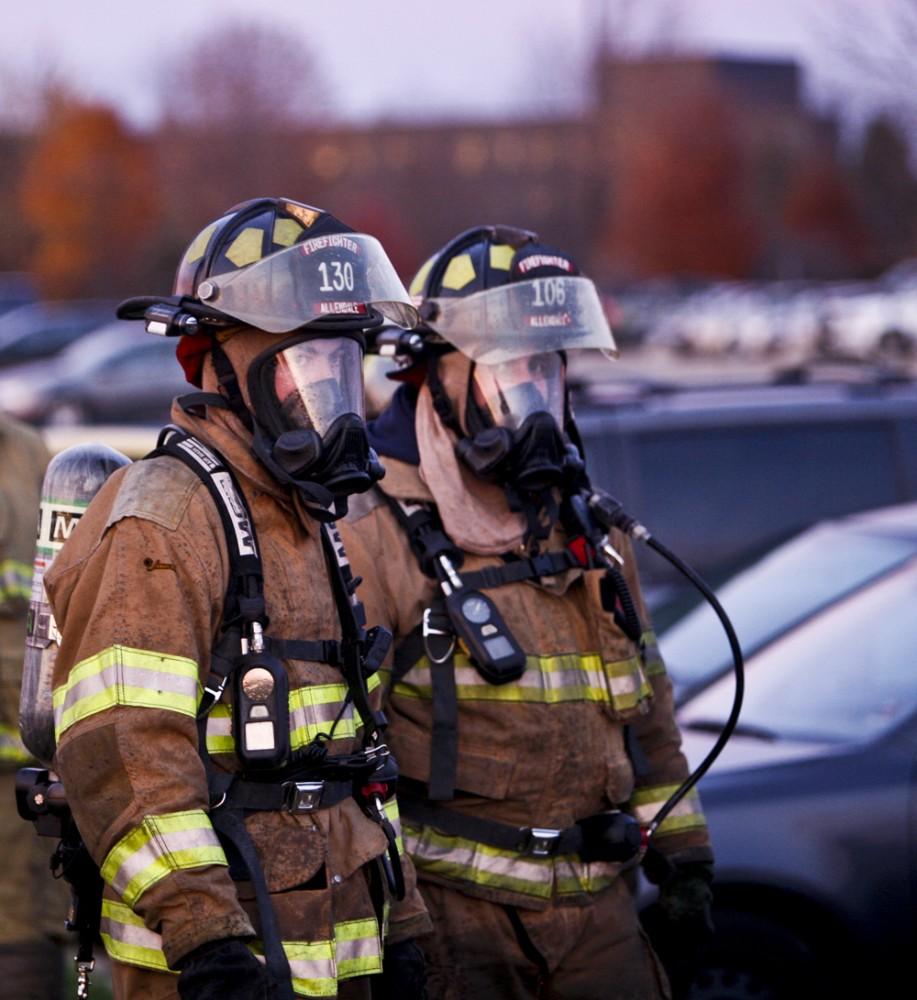 GVL / Eric Coulter
Allendale Fire FIghters responded to a car fire that took place in the parking lot near the Fieldhouse. Grand Valley State Police were unavailable for comment as to the cause of the fire. 