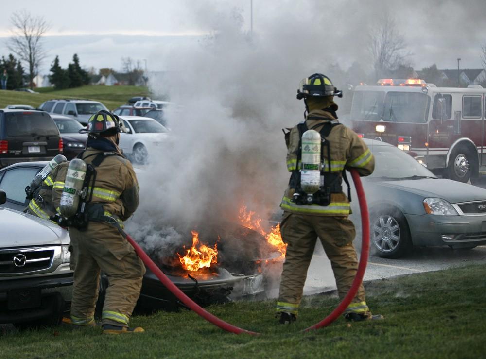 GVL / Eric Coulter
Allendale Fire FIghters responded to a car fire that took place in the parking lot near the Fieldhouse. Grand Valley State Police were unavailable for comment as to the cause of the fire. 