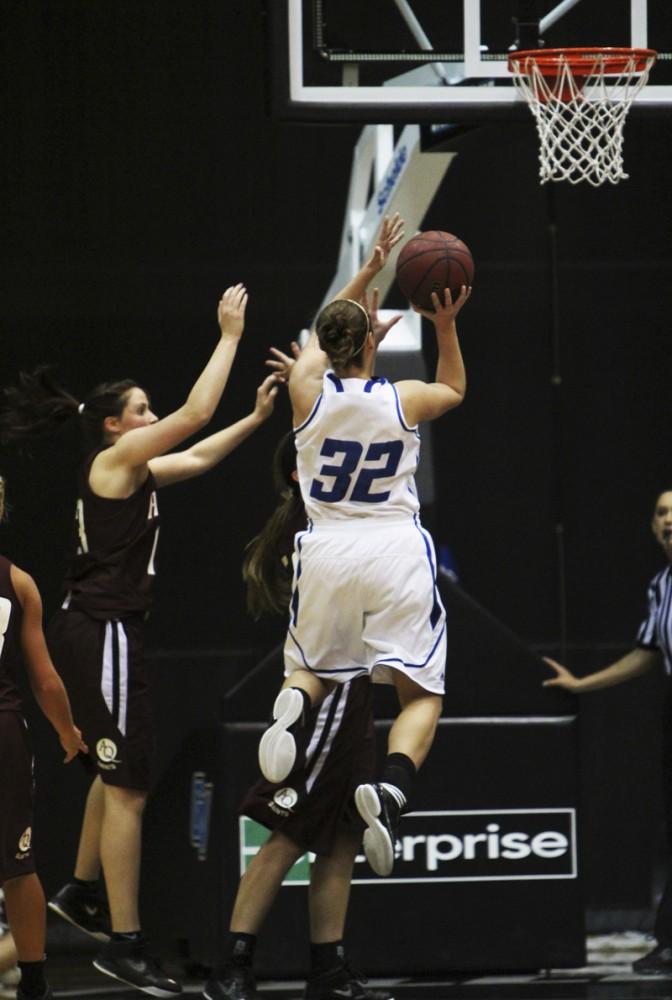 GVL / Robert Mathews / Shooting Guard Lauren Stodola (32) taking the wide open jump shot.