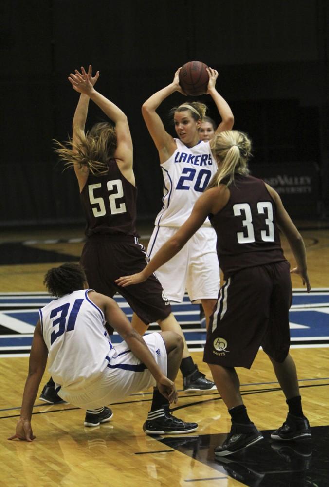 GVL / Robert Mathews / Center Alex Stelfox (20) guarding the ball from a double team. 