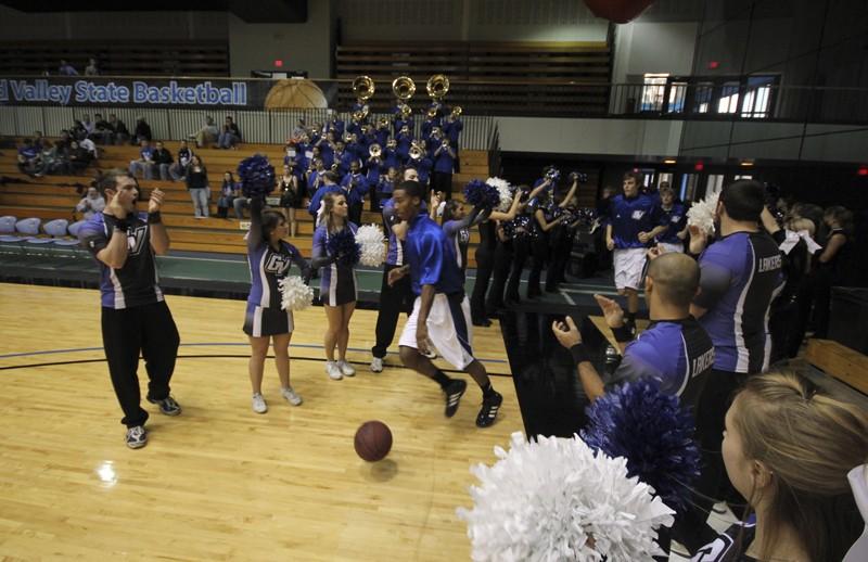 GVL / Robert Mathews / GVSU Mens Basketball Team