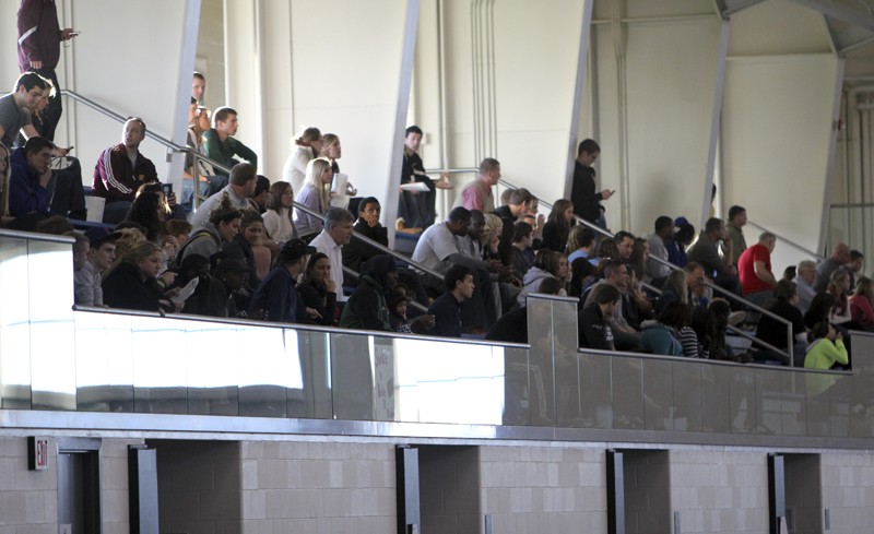 GVL / Robert Mathews
Fans watch the GVSU track team compete at the Early Bird event.