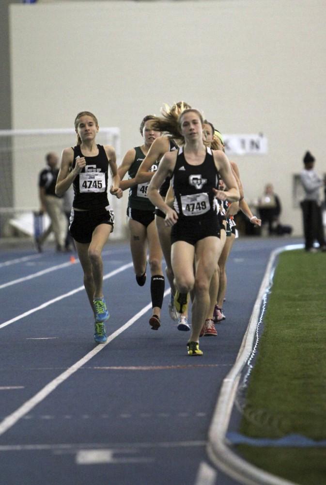 GVL / Robert Mathews 
Freshman Betsy Graney (Right) and Rachel Clark (Left)