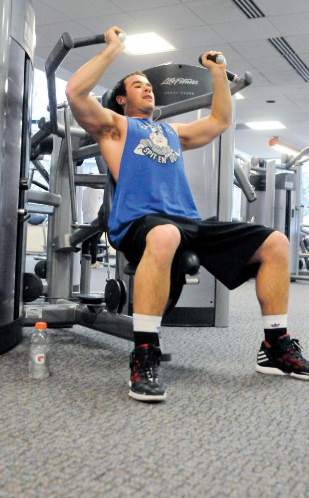 GVL / Robert Mathews
Junior Corey McEldowney using one of the fitness machines in the GVSU gym. 
