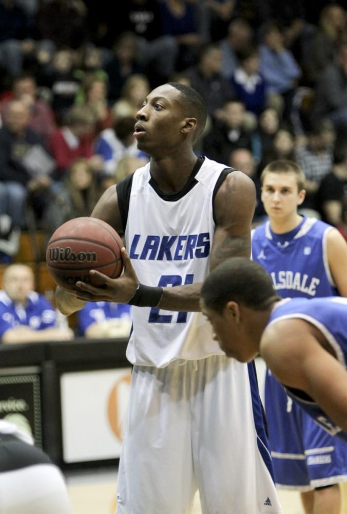 GVL / Robert Mathews
Junior Tyrone Lee (21) makes a free throw attempt during Saturdays matchup against Hillsdale. 