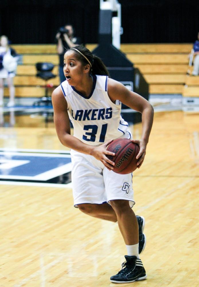 GVL / Robert Mathews
Sophomore guard Breanna Kellogg drives the ball past a Hillsdale player during a previous game. 