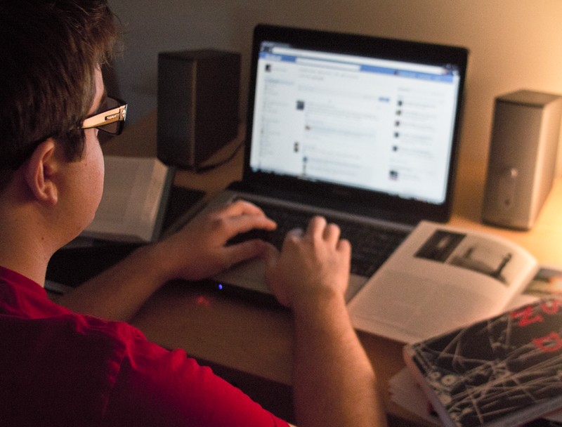 GVL / Dylan Graham
Facebook and internet distract many students from studying. 