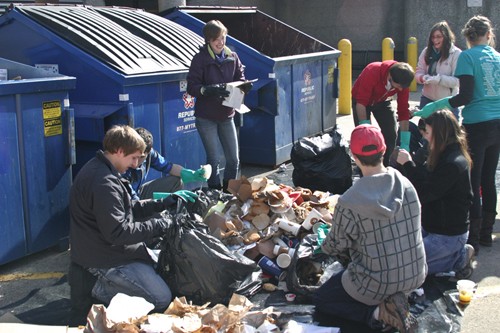 GVL / Liz Garlick
Students participate in the Dumpster Dive