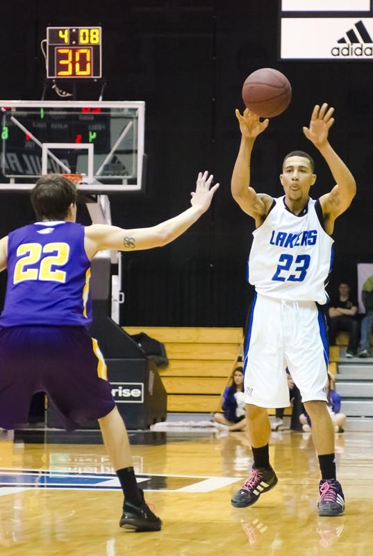 GVL / Bo Anderson

James Thomas fires a pass to his teammate during Thursday's win over Ashland.