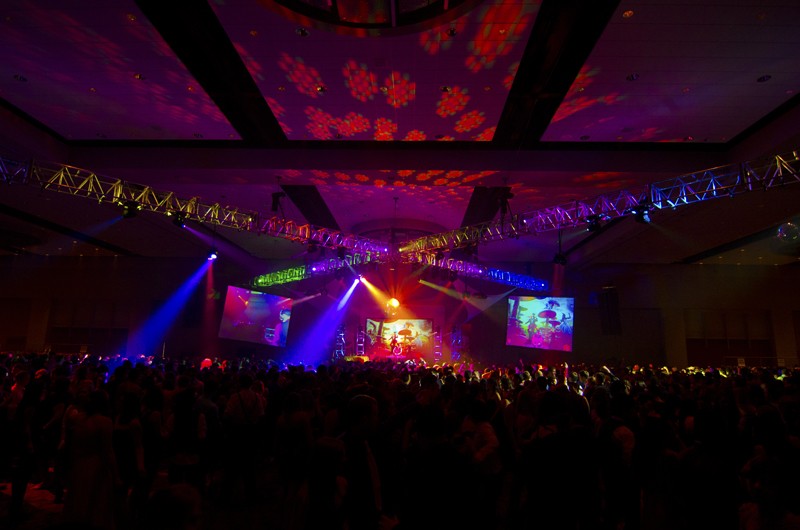 GVL / Bo Anderson

Students and faculty dance the night away at the 2012 Presidents Ball.