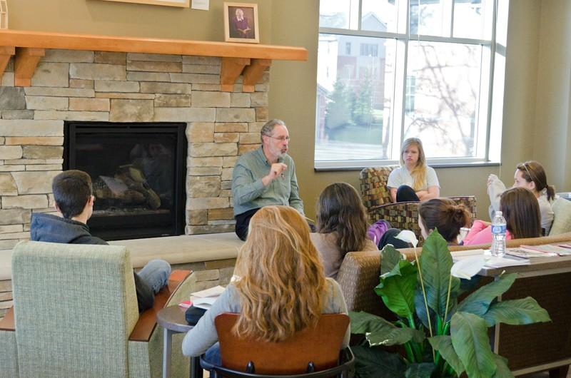 GVL / Bo Anderson

Dr. Jefff Chamberlain speaks to students in Live. Learn. Lead., a course team taught by four Honors faculty members, including Dr. Chamberlain.
