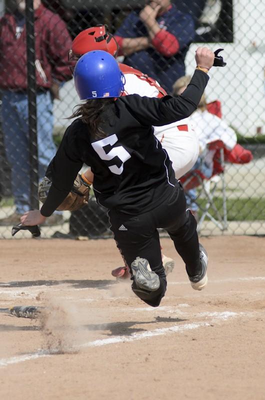 GVL / Bo Anderson

Maggie Kerrigan comes around to score the first run of GVSU's 5-0 win over Saginaw Valley in game two on Saturday.