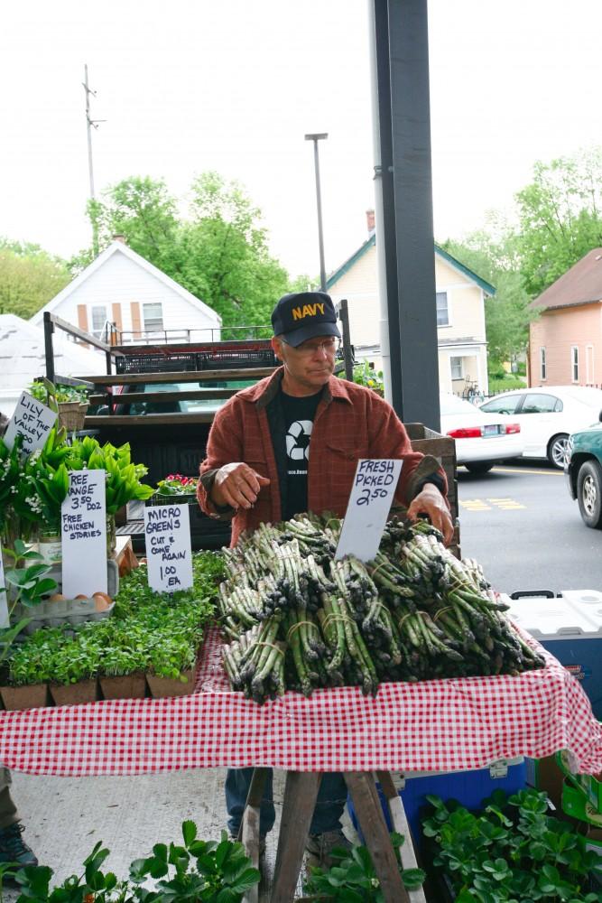 GVL / Eric Coulter
Alan Jones of Greenrock Farms sets out his wares at the Fulton Street Farmers Market