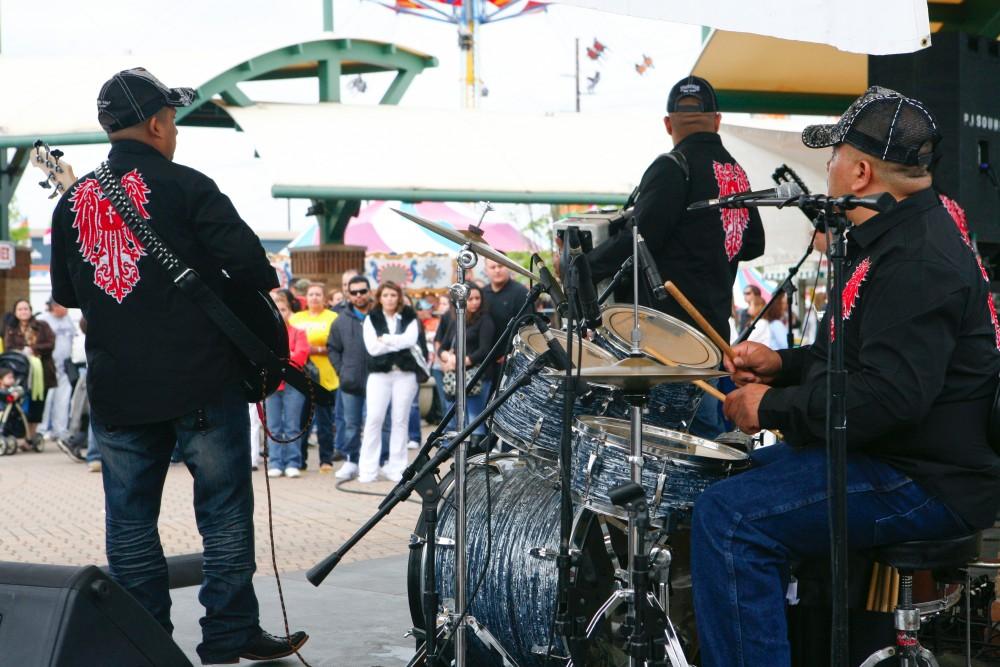 GVL / Eric Coulter
Bands performed on the Tulip Time stage to the delight of the festival attendees. 