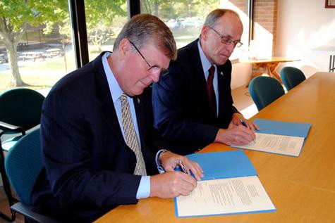 Courtesy / gvsu.eduPresident Haas and Montcalm Community College President Robert C. Ferrentino sign the transfer agreement