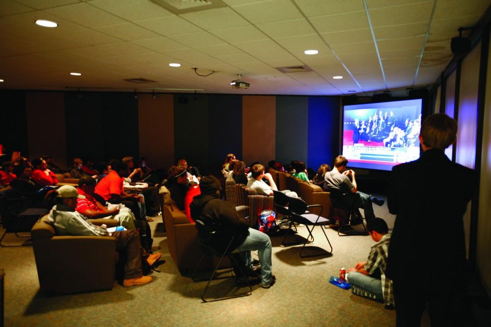 GVL / Eric CoulterStudents gather together yesterday in the Kirkhof Theater to watch the 2012 Presidential Debate