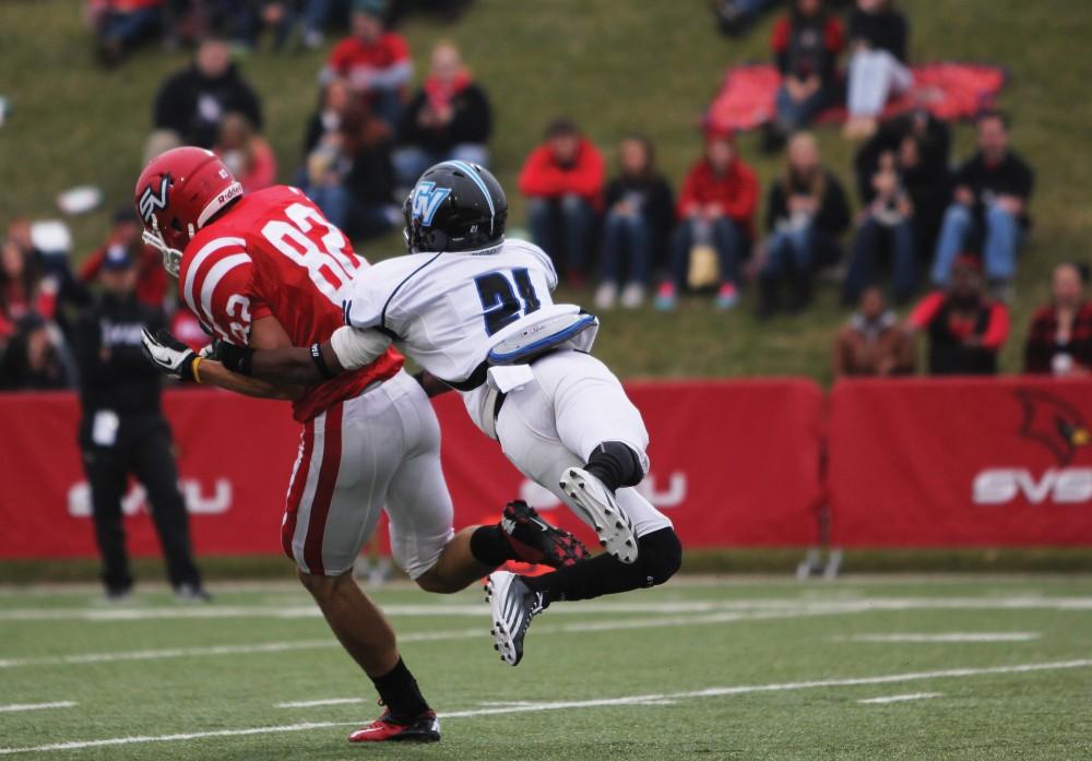 GVL / Robert Mathews
Sophomore DeVonte' Jones (21)