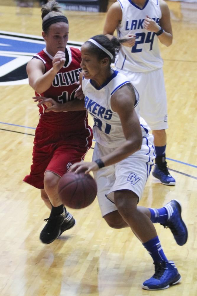 GVL / Jessica Hollenbeck

Senior Briauna Taylor drives to the basket during Monday nights game.