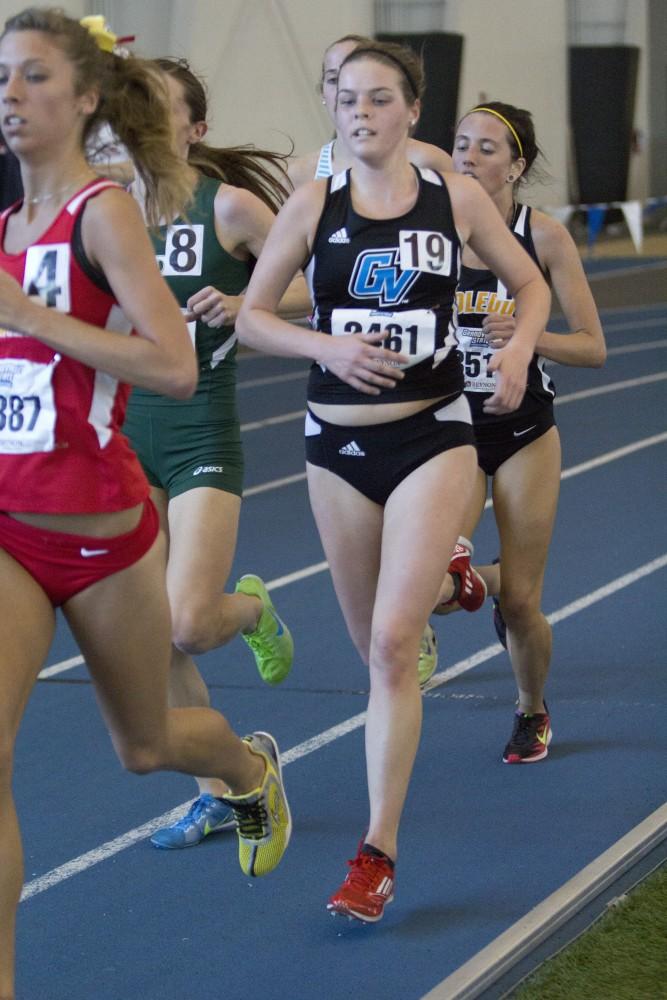 Megan Sinderson/ GVL
Molly Slavins, Junior, during the 5000 meter run at the GVSU Big Meet on Friday.