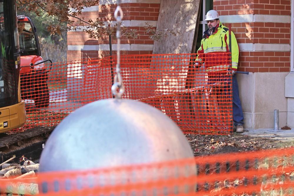 GVL / Robert Mathews        
Workers continue construction on the pendulum reinstallation