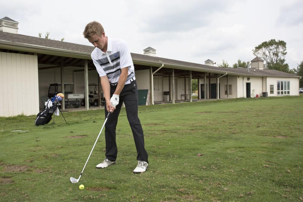 GVL / Kevin Sielaff
Freshman Alex Scott lines up his shot Friday, August 28th, 2015.. 