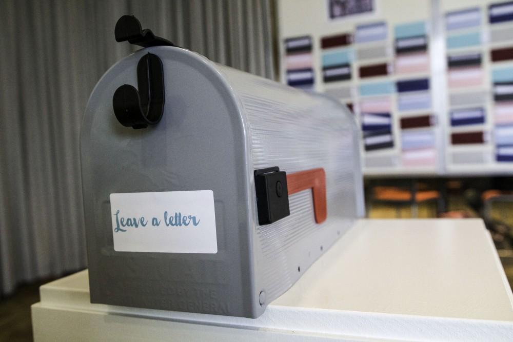 GVL / Sara Carte
The Letters to Laker sticky note exhibit, in the Allendale Library, is open to all Grand Valley students to write down a note of advice to share with one another on Thursday, Septmber 10, 2015.