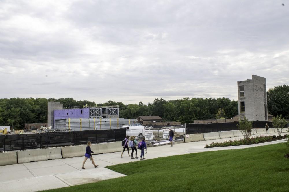 GVL / Sara Carte
Students walk by the contruction of the new living center coming soon in 2016 on Allendale’s campus, on Thursday, Septmeber 10, 2015. 