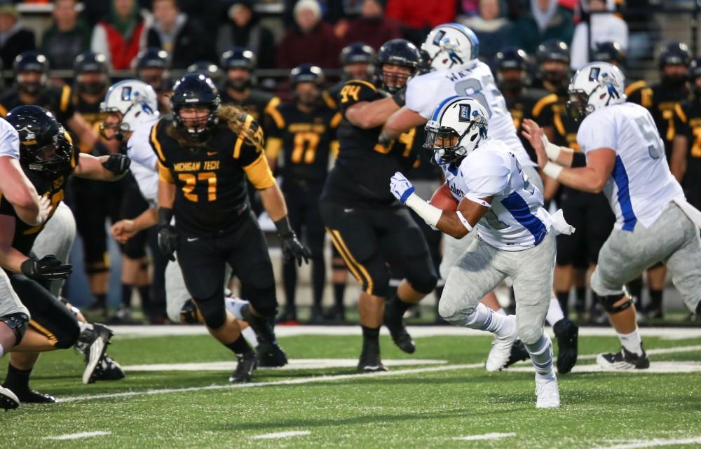 GVL / Kevin Sielaff -  Kirk Spencer (27) rounds a corner and heads down field. Grand Valley squares off against Michigan Tech Oct. 17 at Lubbers Stadium in Allendale. The Lakers defeated the Huskies with a score of 38-21.