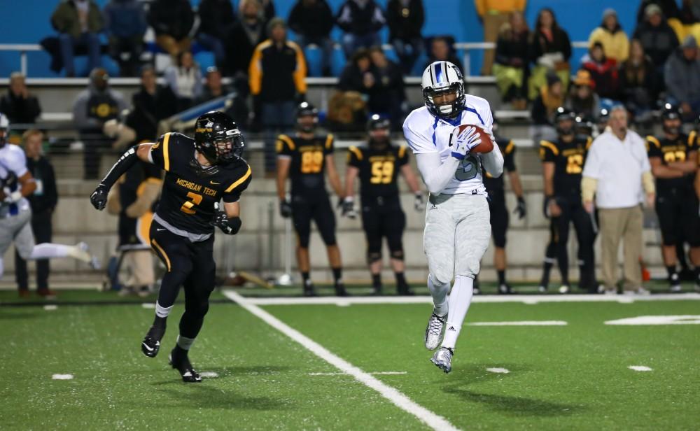 GVL / Kevin Sielaff -  Brandon Bean (3) receives a pass. Grand Valley squares off against Michigan Tech Oct. 17 at Lubbers Stadium in Allendale. The Lakers defeated the Huskies with a score of 38-21.