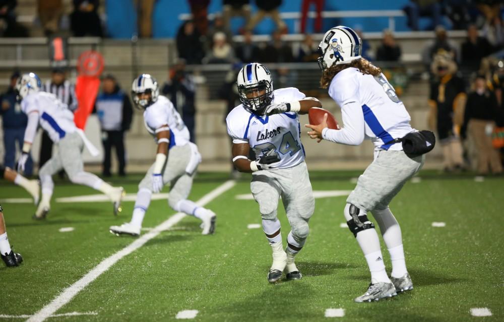 GVL / Kevin Sielaff -  Bart Williams (6) fakes a hand off to Marty Carter (34). Grand Valley squares off against Michigan Tech Oct. 17 at Lubbers Stadium in Allendale. The Lakers defeated the Huskies with a score of 38-21.