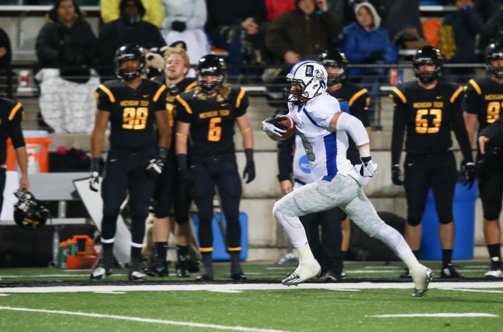 GVL / Kevin Sielaff -  Jamie Potts (15) hustles toward the end zone for a touchdown.  Grand Valley squares off against Michigan Tech Oct. 17 at Lubbers Stadium in Allendale. The Lakers defeated the Huskies with a score of 38-21.