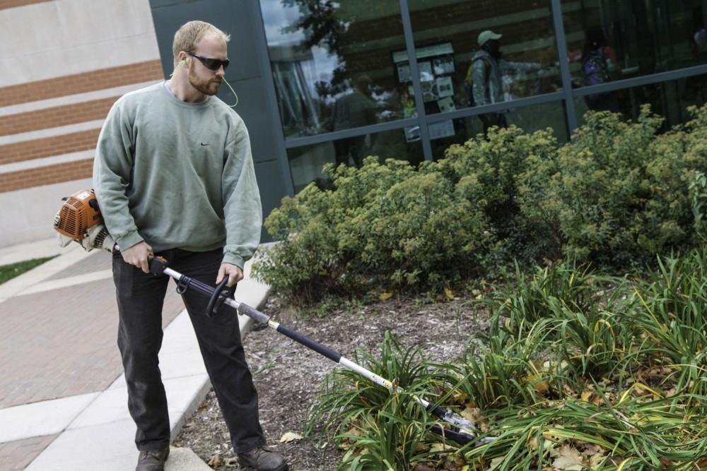 GVL / Sara Carte
Student grounds worker, Anthony Neumayr, works maintenance next to Henry Hall on Oct. 14.