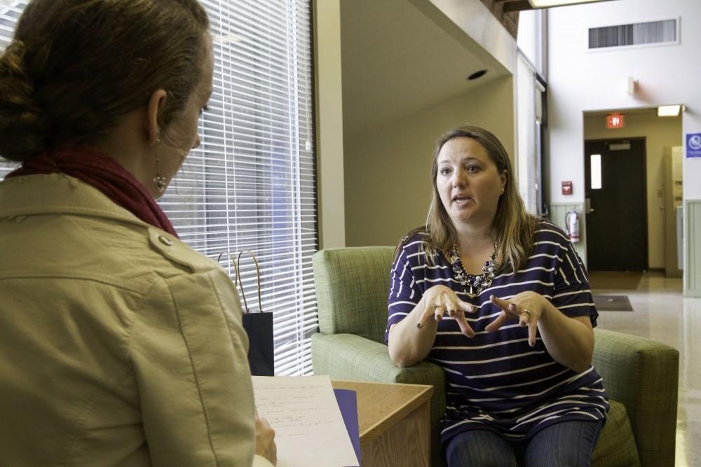 GVL / Sara Carte
Assistant housing director, Brandie Tenney, talks to students at the Ravine Apartments Community Center to say farewell to the Ravine Apartments for their final year of housing on Oct. 24. 