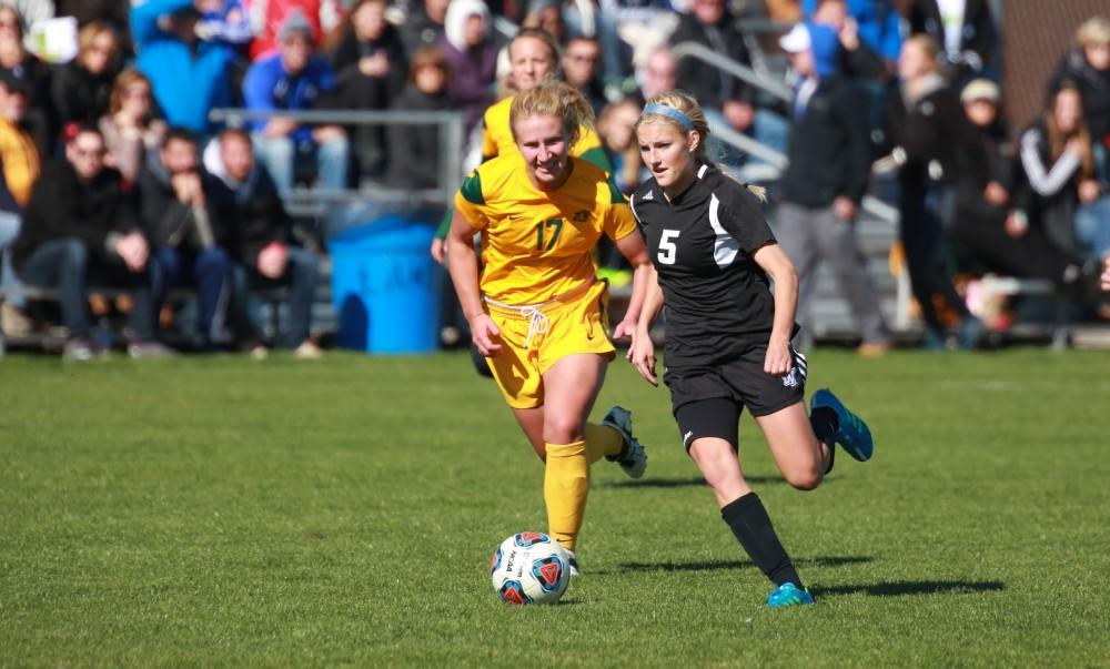 GVL / Kevin Sielaff - Kendra Stauffer (5) streaks down the field.  Grand Valley's women's soccer team squares off against Northern Michigan Oct. 18 and wins with a final score of 7-0.