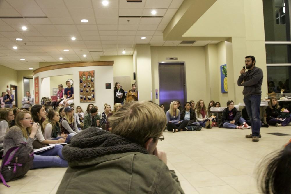 GVL / Sara Carte
Students gather to hear Meaxican artist Roli Mancera talk about the holiday celebration, Day of the Dead, at the Honors College on Allendale’s Campus on Nov. 2.