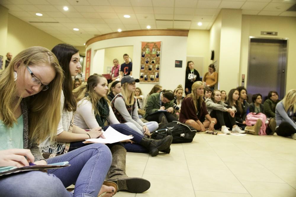 GVL / Sara Carte
Students gather to hear Meaxican artist Roli Mancera talk about the holiday celebration, Day of the Dead, at the Honors College on Allendale’s Campus on Nov. 2.