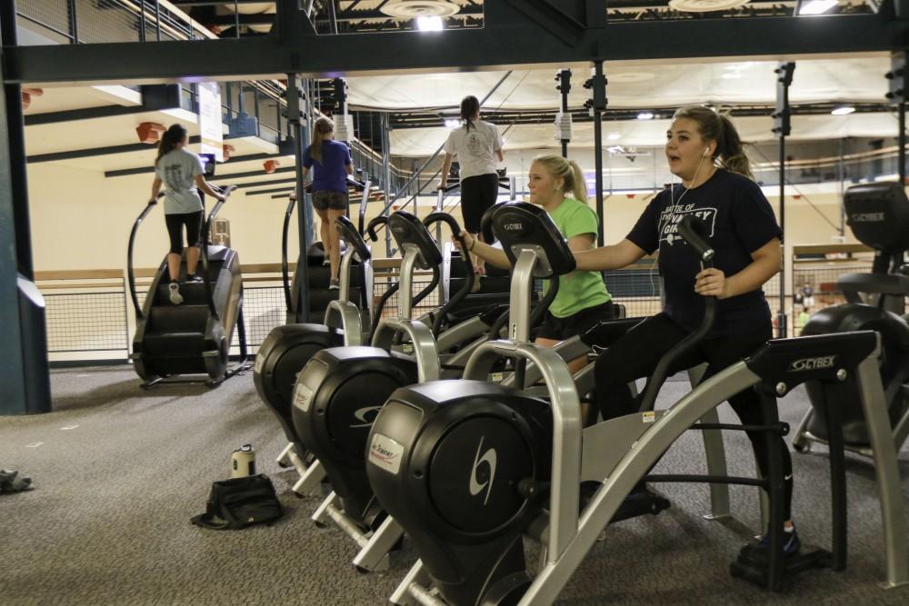 GVL / Sara Carte
Grand Valley students work out in the Recreational Center on Nov. 20.
