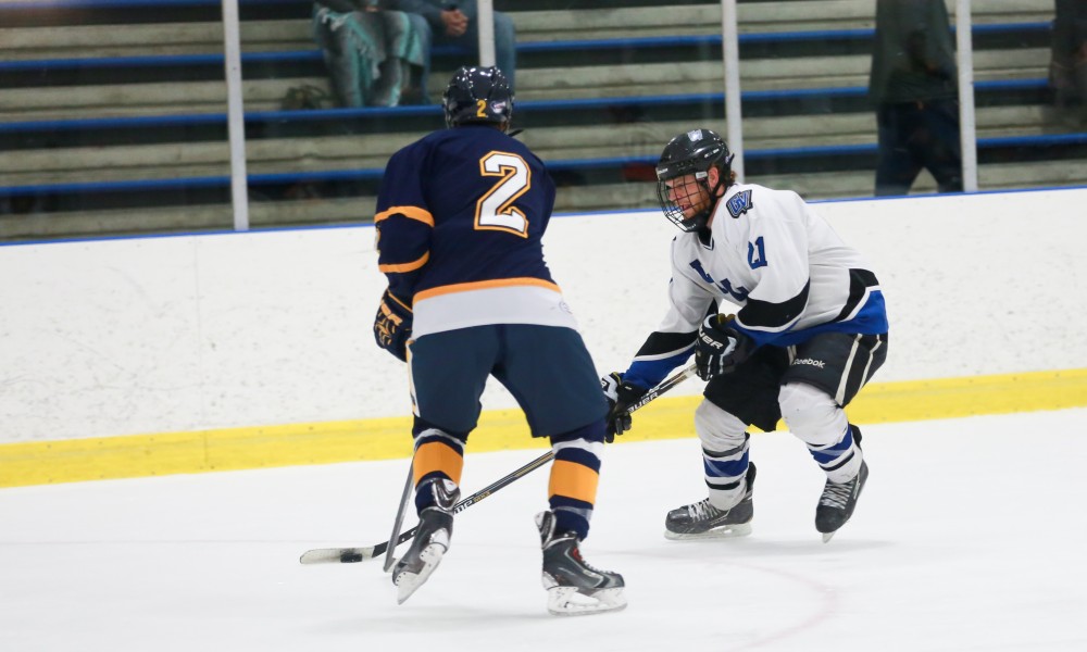 GVL / Kevin Sielaff - Ian Hamilton (21) tries a toe drag.  The Lakers square off against the Rockets from the University of Toledo Nov. 6 in Allendale.