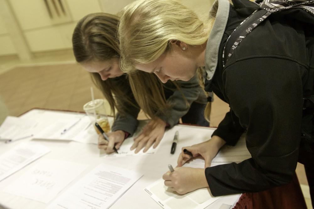 GVL / Sara Carte
Grand Valley students write nametags for the documentary film screening of  “Paper Tigers” in the Cook-DeVos Center for Health Sciences downtown Grand Rapids on Nov. 16.