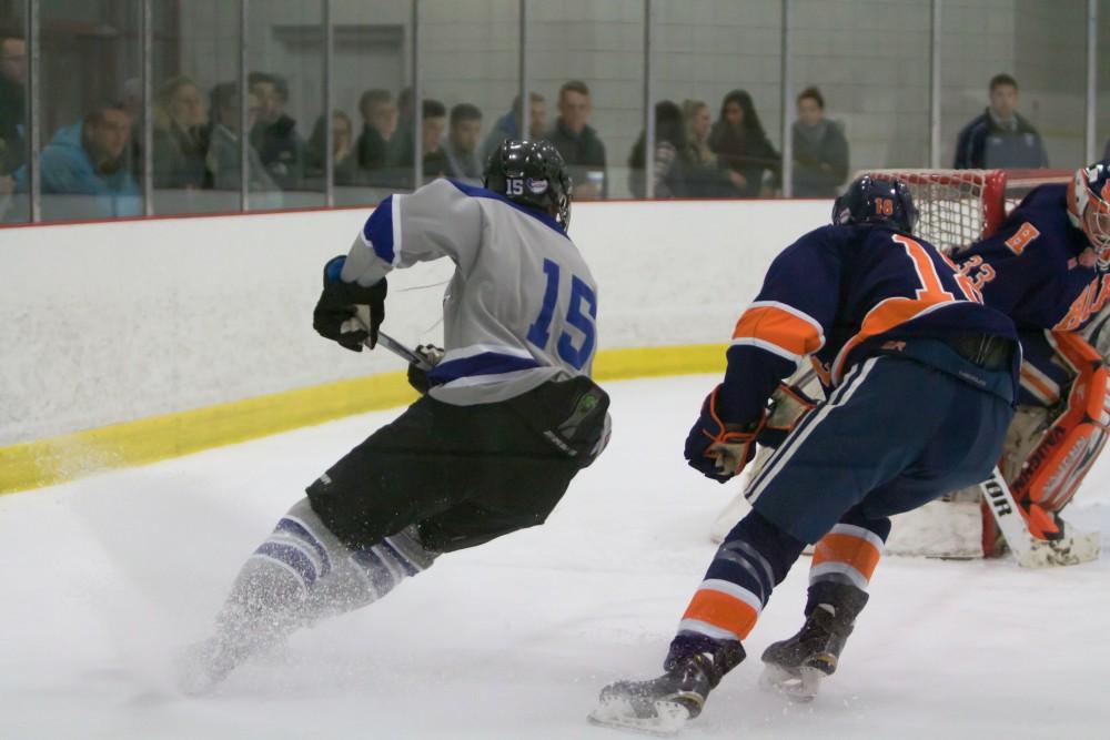 GVL / Sara Carte
Grand Valley Men’s Ice Hockey D3 player, Nick Pratt, runs the puck down the ice against Hope College at the Georgetown Ice Arena on Jan 16.