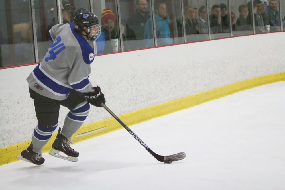 GVL / Sara Carte
Grand Valley Men’s Ice Hockey D3 player, Mitch Kahl, looks to pass against Hope College at the Georgetown Ice Arena on Jan 16.