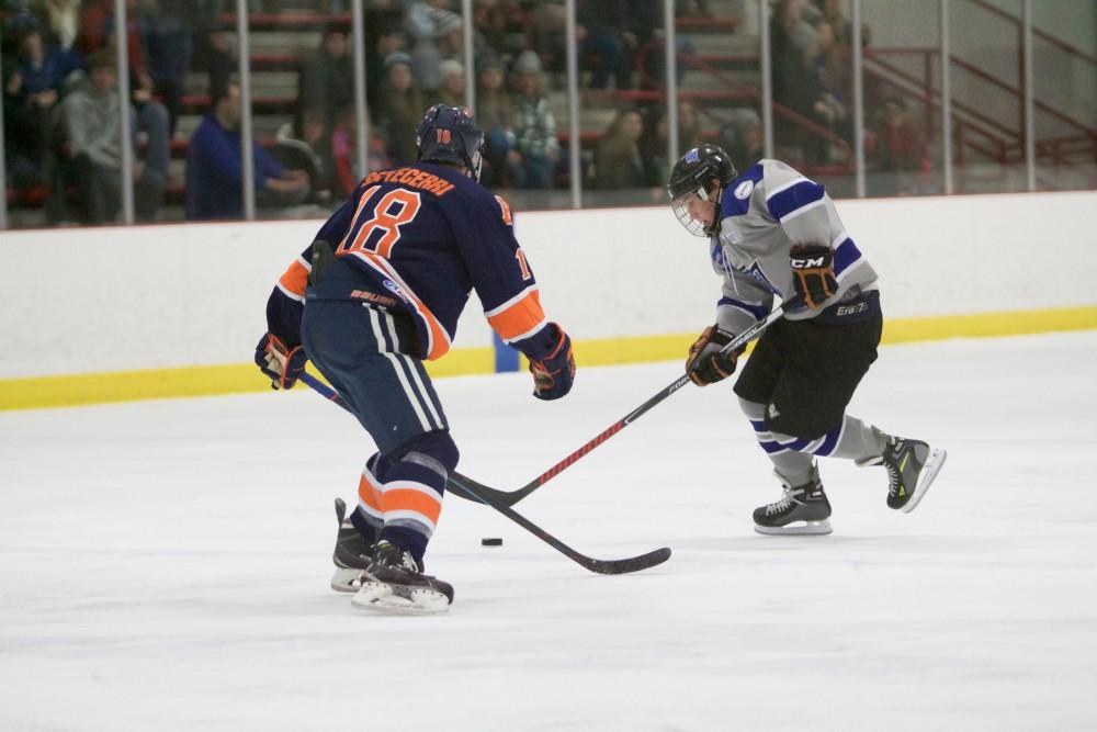 GVL / Sara Carte
Grand Valley Men’s Ice Hockey D3 player, Mitch Kahl, runs the puck down the ice against Hope College at the Georgetown Ice Arena on Jan 16. 